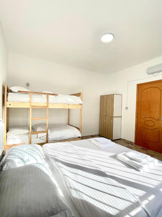 Me & You Hostel ティラナ エクステリア 写真
