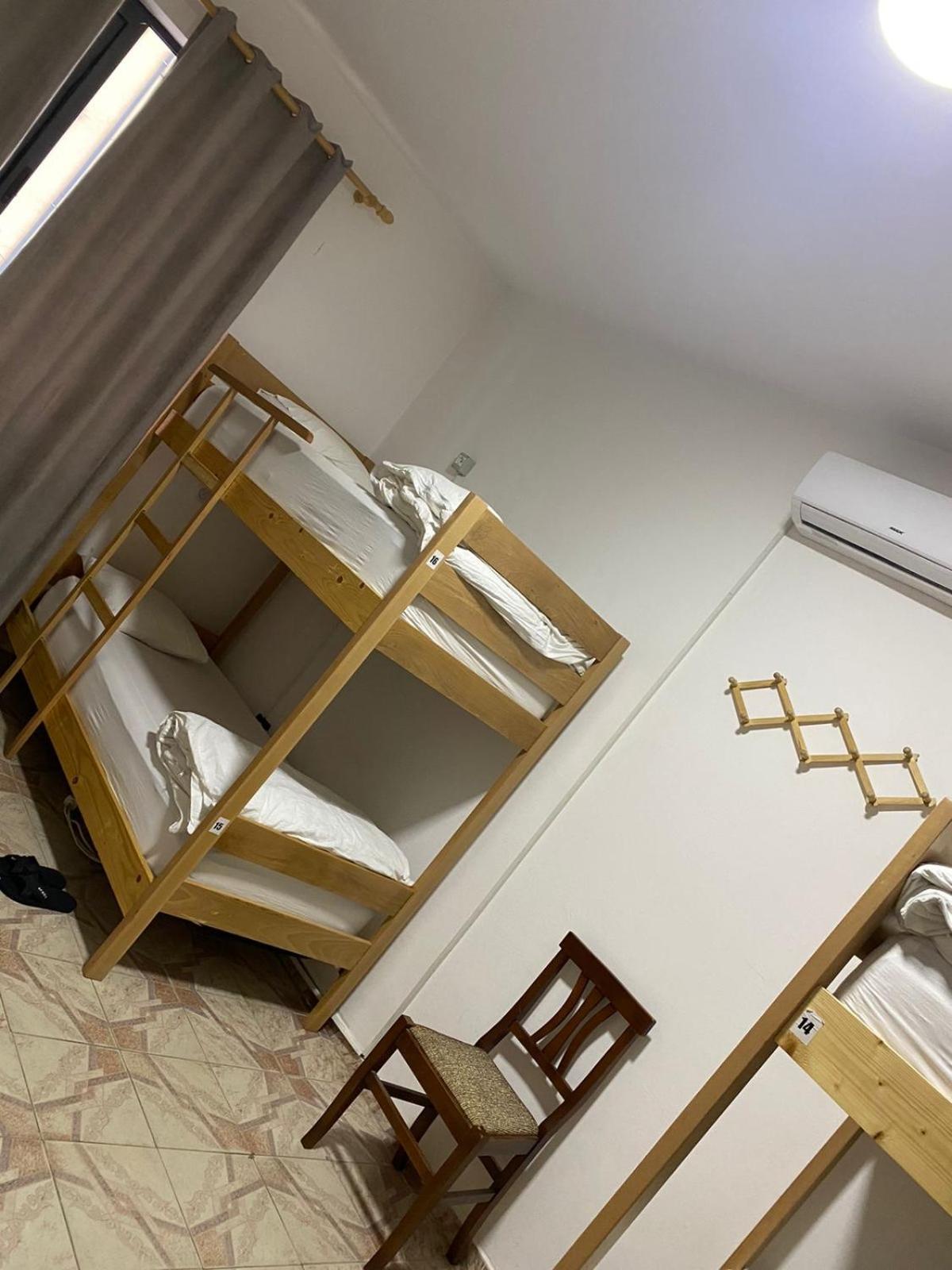 Me & You Hostel ティラナ エクステリア 写真